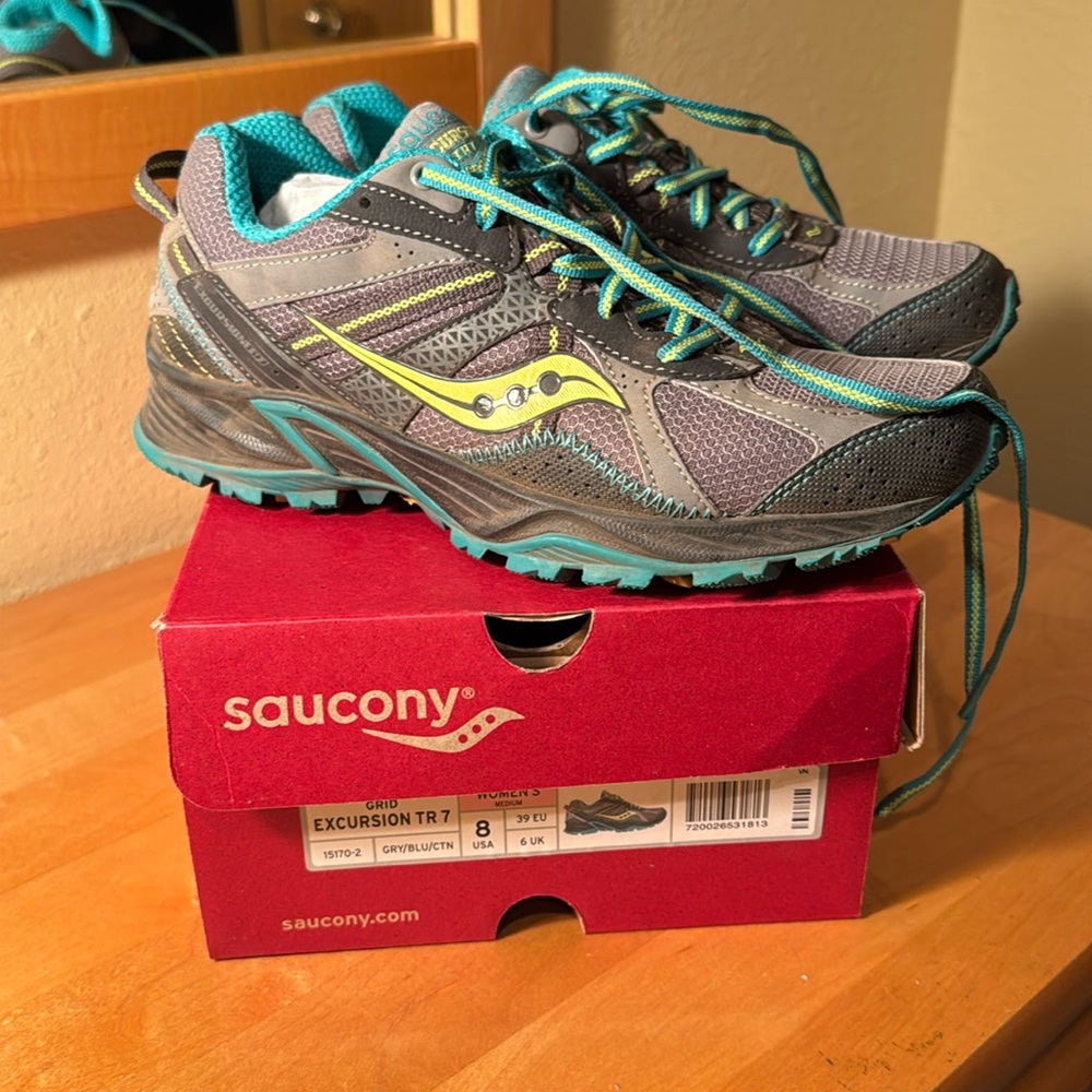Saucony Excursion TR 7 gray/greeen shoes size 8